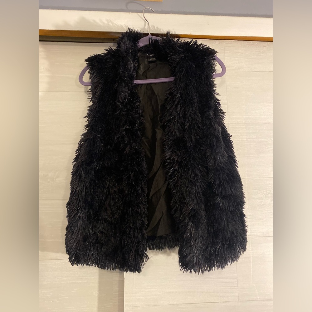 Cejon Black faux fur vest